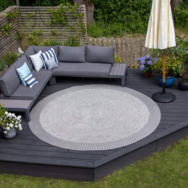 Rayan Small Handwoven Round Indoor/Outdoor Rug in Grey
