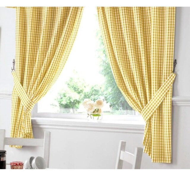 Rosas Classic Gingham Kitchen Curtains