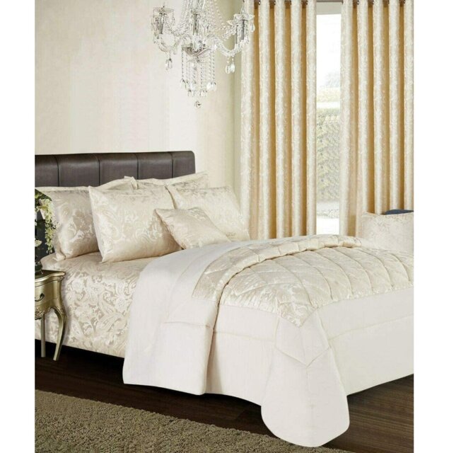 Cleo Quilted Bedspread Set Polyester Bed Throw with Pillow Shams