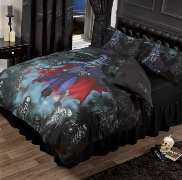 MAGISTUS Groves Black/Red/Blue 144 TC Reversible Duvet Cover Set