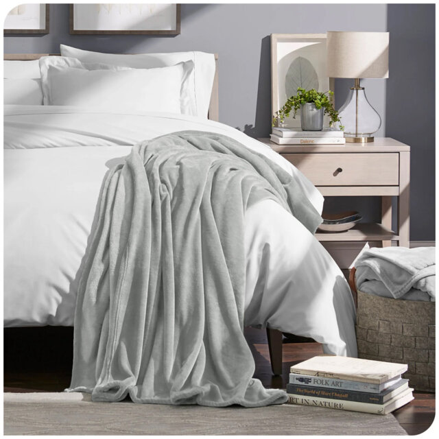 Lacey-Louise 100% Polyester Soft Reversible Mink Faux Plush Fur Fleece Throw/ Blanket