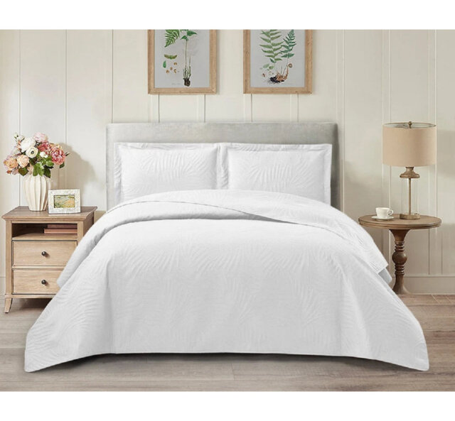 3 Piece Tropical Leaf Bedspreads Set Quilted Bed Throw with Matching Pillow Shams Polyester Material