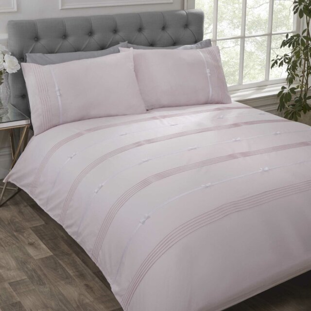 Huff Bedding with Pillowcases Included