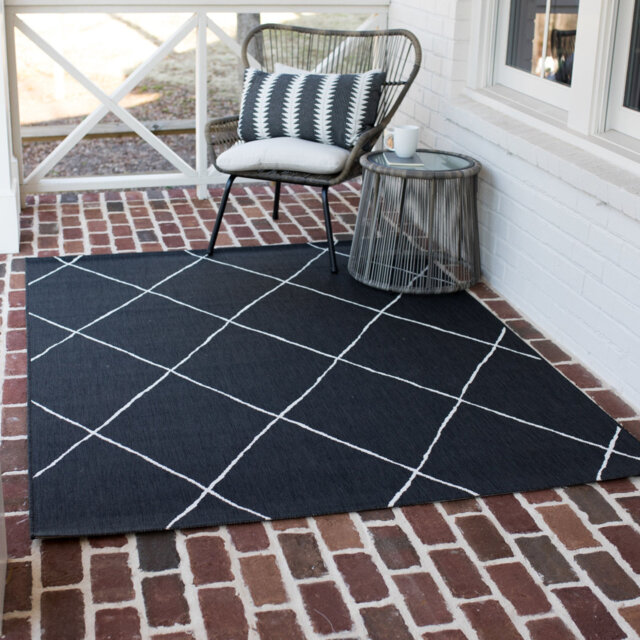 Geometric Indoor / Outdoor Area Rug