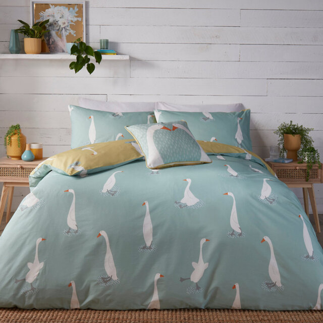 Puddles The Duck Light Blue/White 12TC Reversible Modern & Contemporary Duvet Cover Set