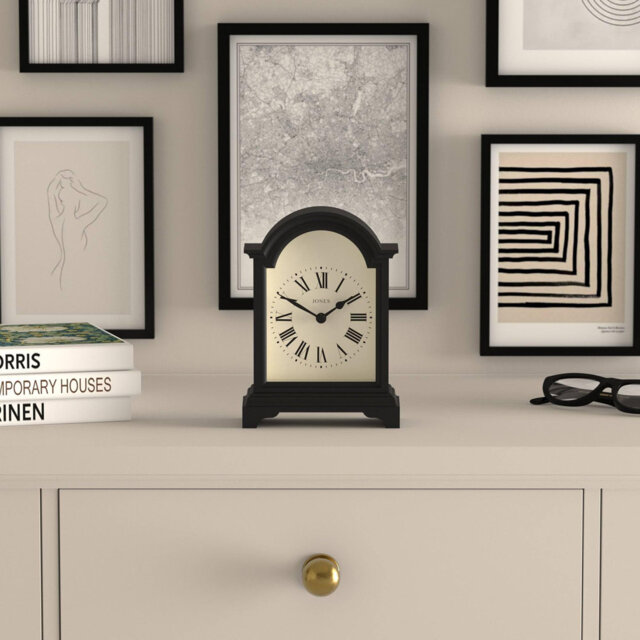 Roman Numeral Plastic / Acrylic Quartz Movement / Crystal Tabletop Clock