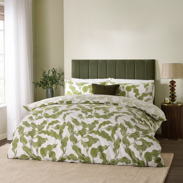 Lauro Polyester No Pattern Duvet Cover Set with Pillowcases Included