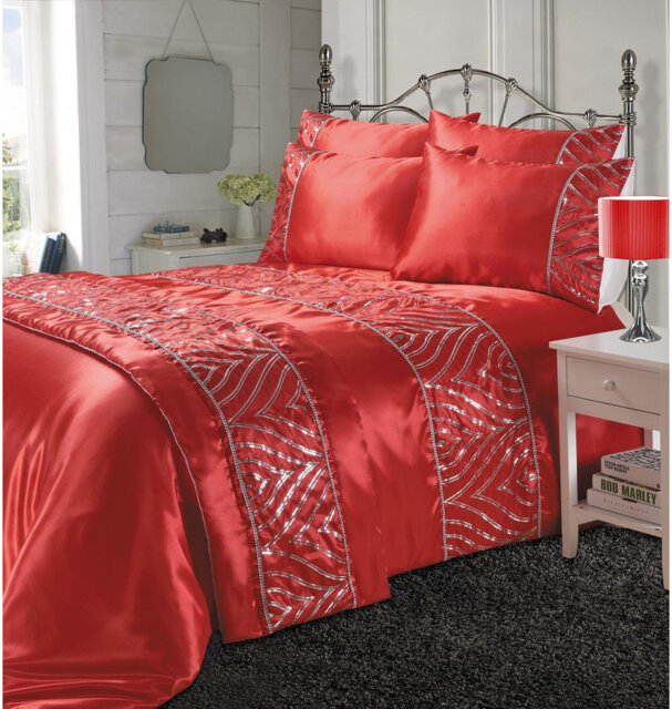 Akenside Polyester No Pattern Duvet Cover Set with Pillowcases Included