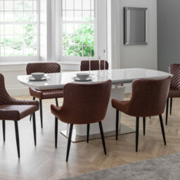 Wynnfield 6 - Person Dining Set