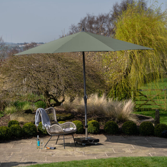 Hatten Riva Traditional Round Parasol