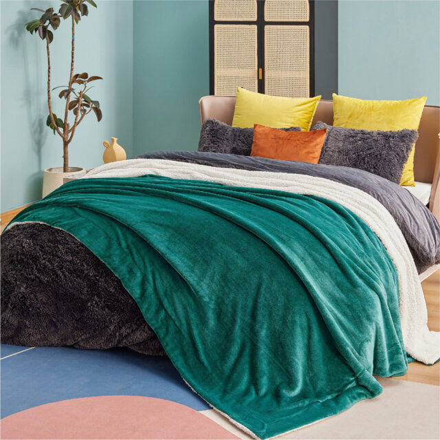 BedBedsure GentleSoft Sherpa Fleece Throw Blanket, Thick Cozy Comfort for Winter & Fall, Soft Fuzzy Blanket for Couch and Bed