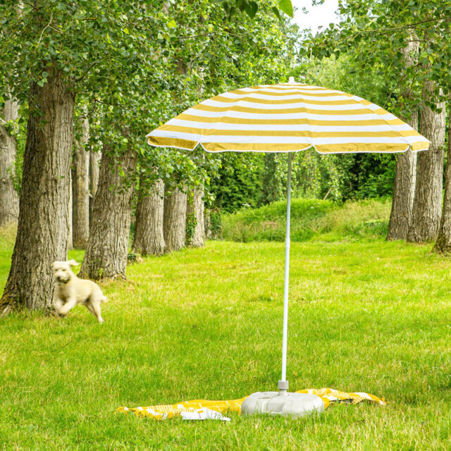 Harbour Housewares - Metal Beach Parasol with Base - 1.8m