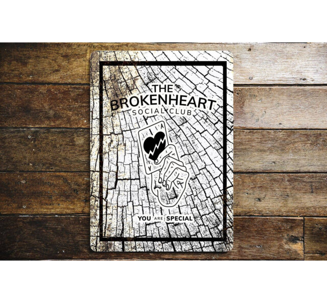 Broken Hearted Social Club Metal Vintage Wall Décor