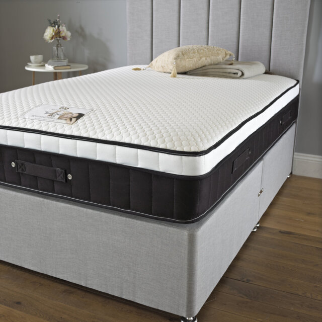 Memory foam Pocket Sprung Mattress with elegant black border, Orthopedic support, Zero motion transfer, Soft-Med firm feel, Ideal for couple.