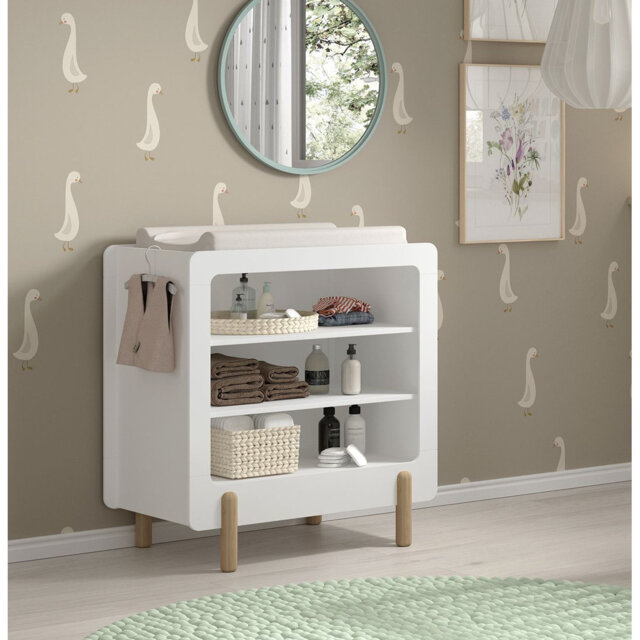 Smile changing unit with 3 open compartments, white lacquered MDF finish