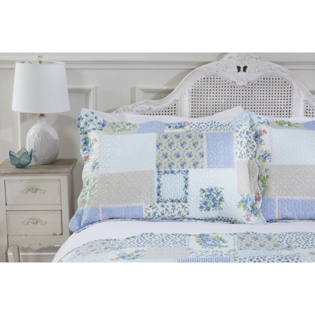 Canadice Polyester Patchwork Bedspread with Pillow Shams Included