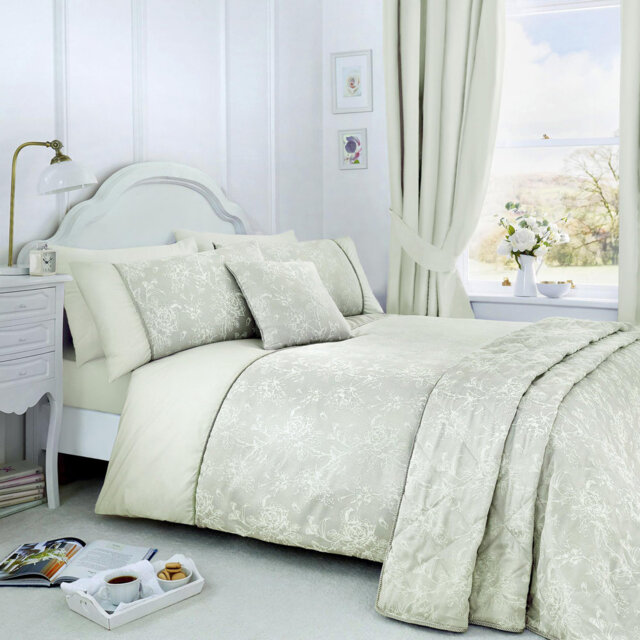 Cotton Blend Damask Duvet Cover Set with Pillowcases Included