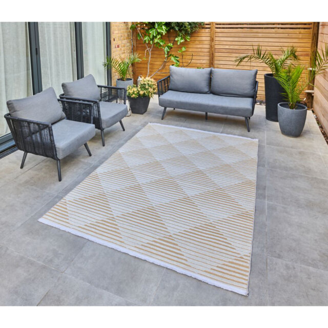 Kaiser Jazz Tufted Yellow Indoor/Outdoor Rug