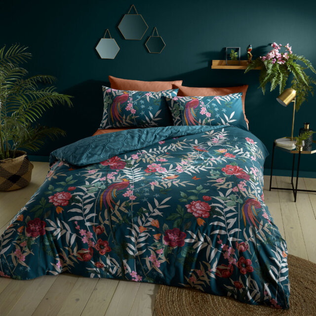 Green/Pink Plain Weave Reversible Modern & Contemporary Duvet Cover Set with Pillowcases
