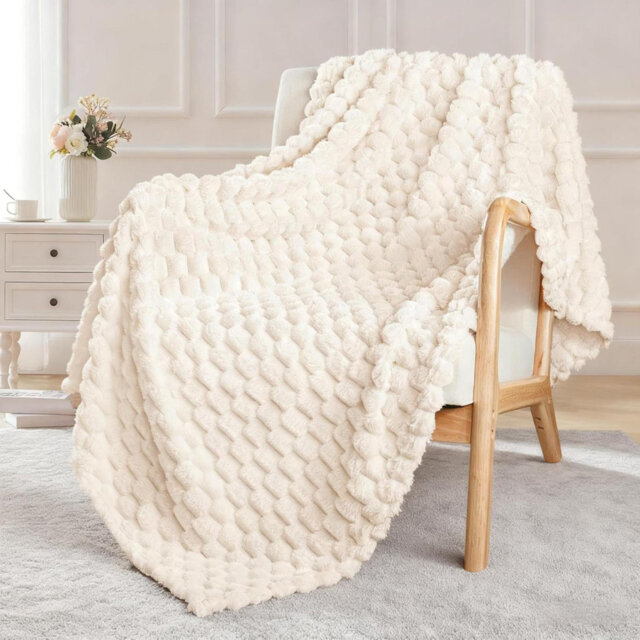 Extra Large Soft Fleece Throw Blanket, 127X178 CM Stylish Jacquard Throw Blanket For Couch, Fuzzy Cozy Lightweight For All Season, Ivory