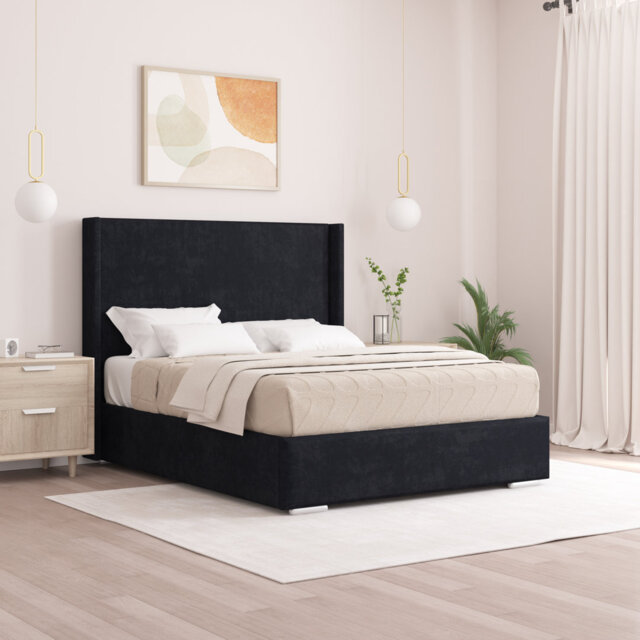 Chelby Upholstered Bed