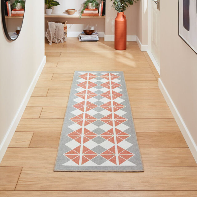 Victoria Machine Woven Area Rug