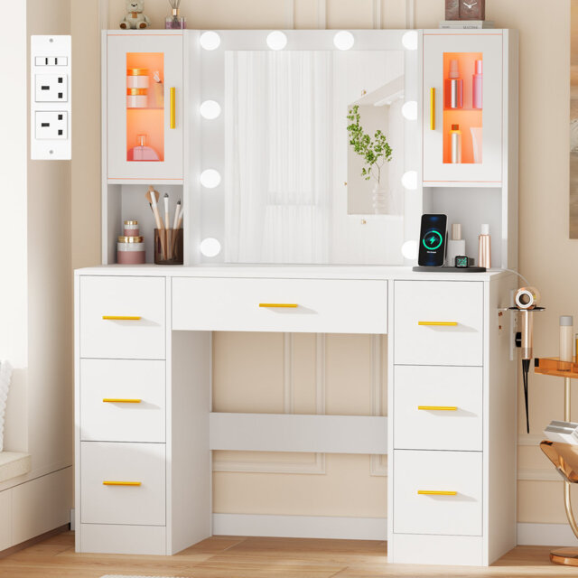 Dressing Table With Mirror & Lights