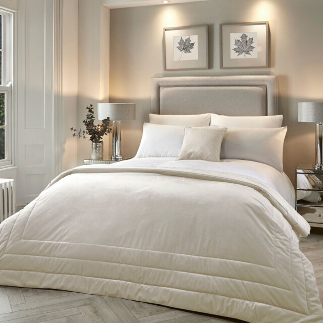 Chic 100% Polyester Bedspread