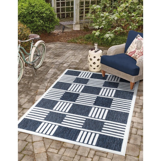 Eilidhi Indoor / Outdoor Area Rug
