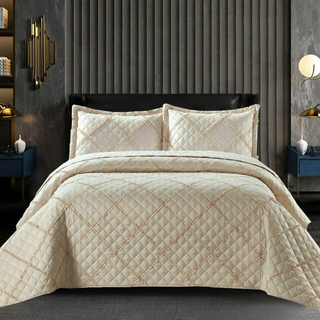 Fairdale Polyester Bedspread with Pillow Shams Included