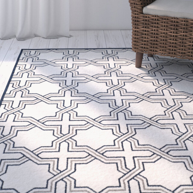 Sollis Geometric Indoor / Outdoor Area Rug