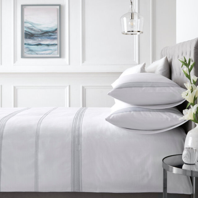 Embroidered Band White/Grey Modern & Contemporary 3 Piece Duvet Cover Set