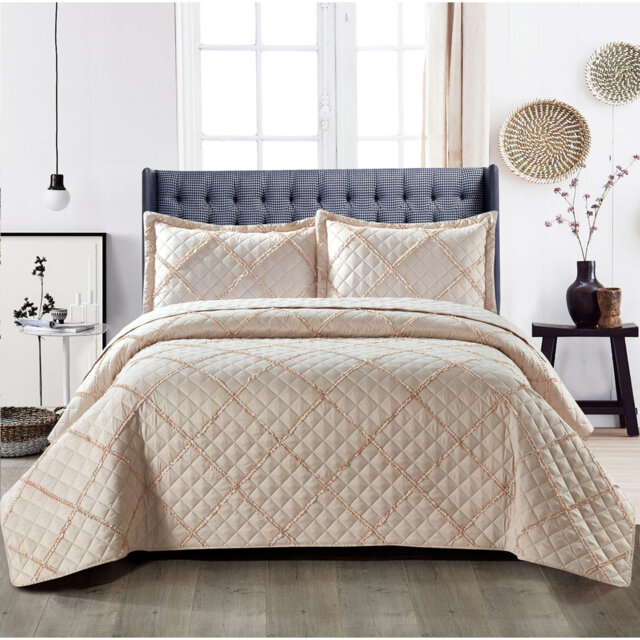 Fairdale Polyester Bedspread with Pillow Shams Included
