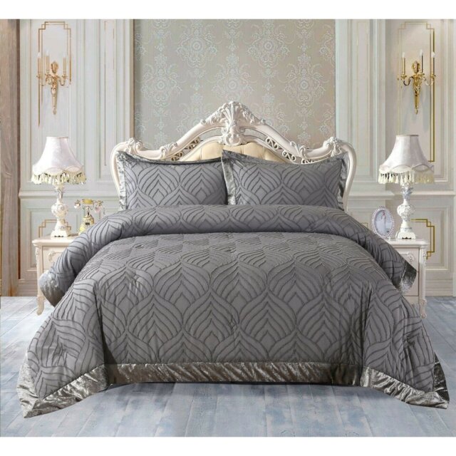 Chelsea Tufted Crushed Velvet Bedspread Set – Luxurious Soft Quilted Bedding with Matching Pillow Shams, Elegant Velvet Comforter Coverlet Set