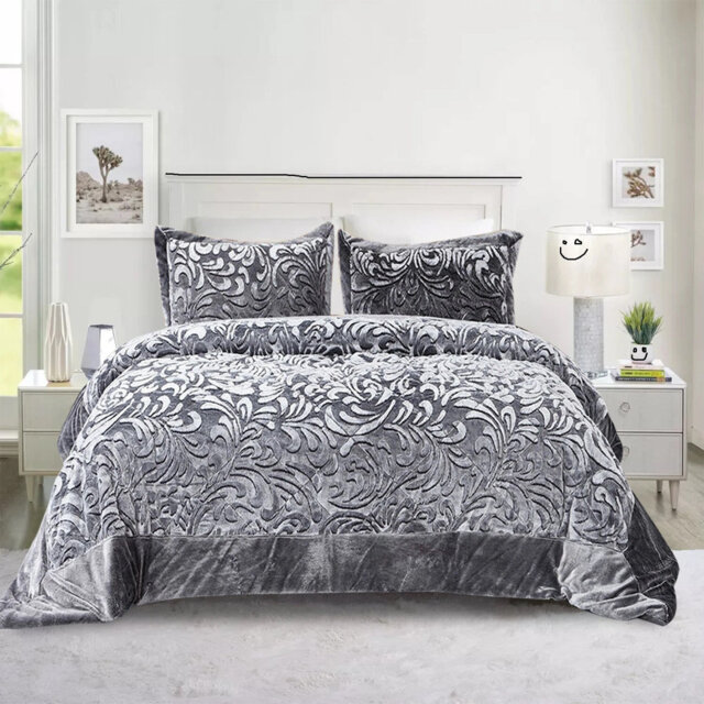 Bedspread with Pillow Shams Included