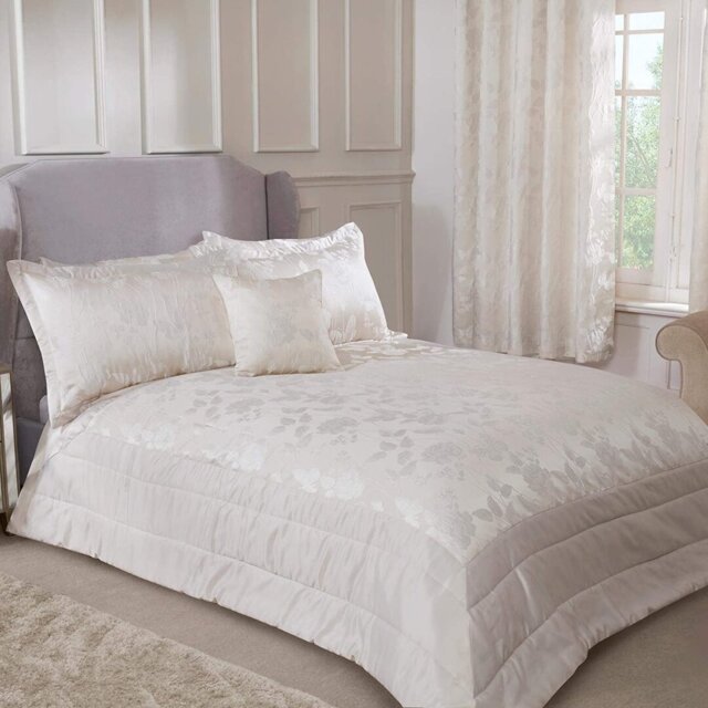 Esmond Polyester Floral Bedspread with Pillow Shams Included