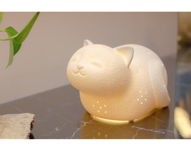 Smiley Cat Porcelain Table Lamp - Happy Feline Ceramic Light for Cat Lovers & Kids Room