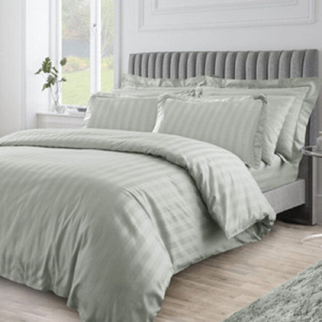 Polyester Striped Duvet Cover Set with Pillowcases Included