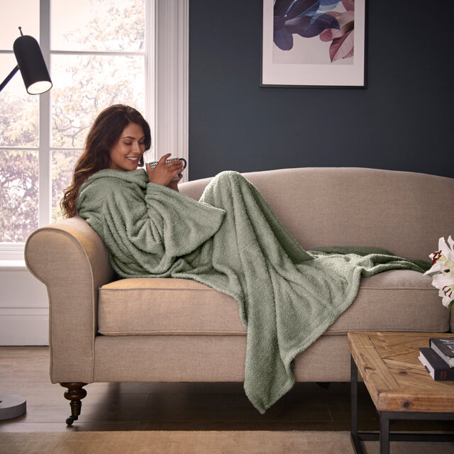 Silentnight Snugsie Wearable Blanket with Foot Pocket -Teddy Fleece Throw and Cushion