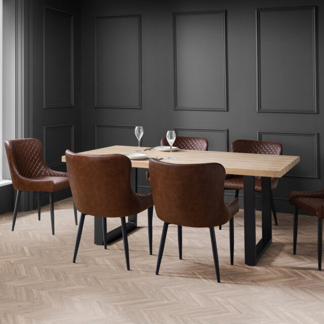 Wynnfield 6 - Person Dining Set