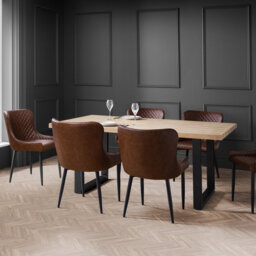 Wynnfield 6 - Person Dining Set