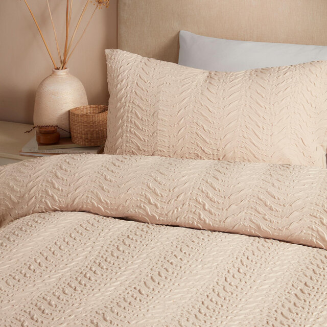 Polyester Geometric Duvet Cover Set with Pillowcases Included