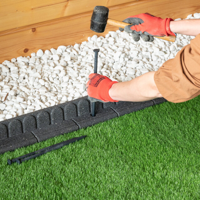 MOWER-BORDERS Landscape & Nature Rubber Garden Statue