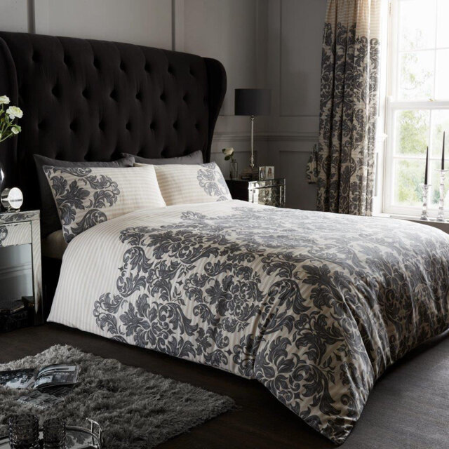 Damask Pattern Duvet Cover Set with Matching Pillowcases - Polycotton Bedding Set - Washable