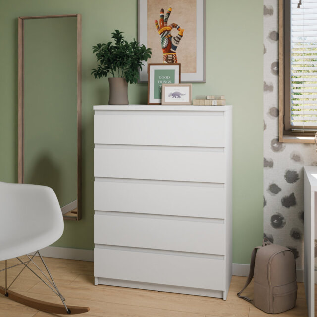 Hosia Chest Of 5 Drawers In Golden Ribbeck Oak