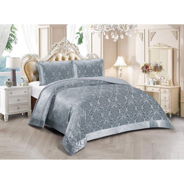 Damask Bedspread with Pillow Shams Included