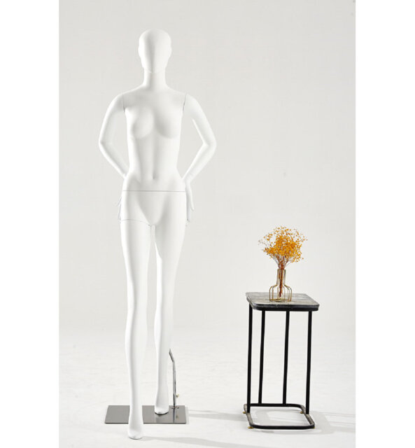 Altoria People Statue