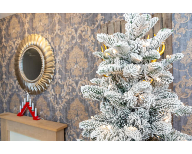 SHATCHI Christmas Tree Pre Lit Flocked Snow Covered Luxury Hinged Xmas Home Decor