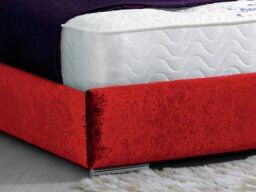 Uma Upholstered Bed