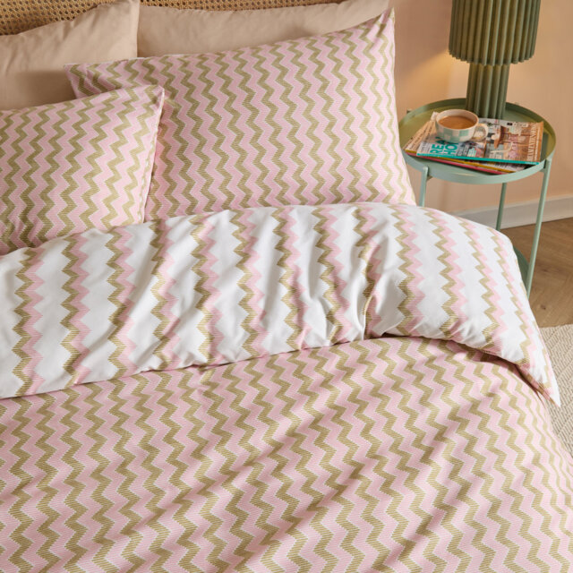 Izzie Polyester Chevron / Zig Zag Duvet Cover Set with Pillowcases Included